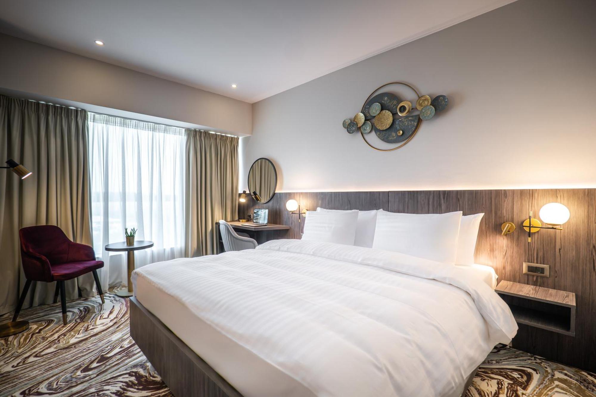 Ramada By Wyndham Bucharest Otopeni Airport Zewnętrze zdjęcie